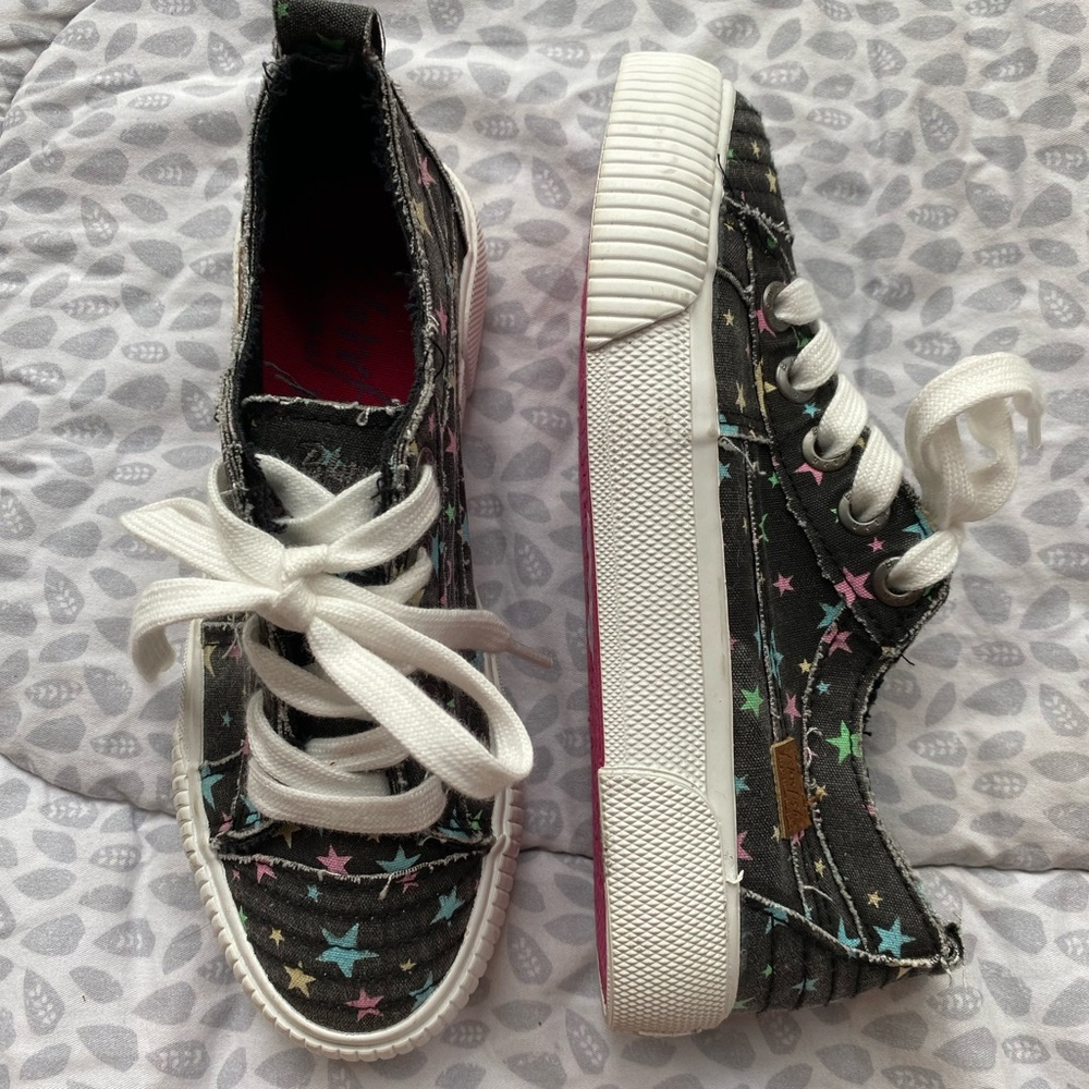NWOB girls Blowfish shoes